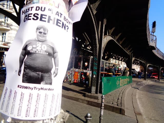 Abreisszettel an der Oberbaumbrücke — #20WhyTryHarder