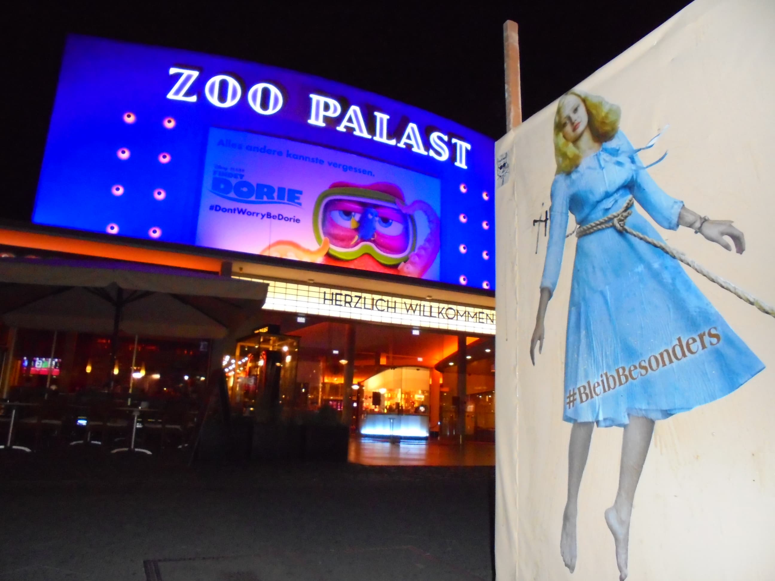 #BleibBesonders Cut Out Aufsteller am Zoo Palast Kino