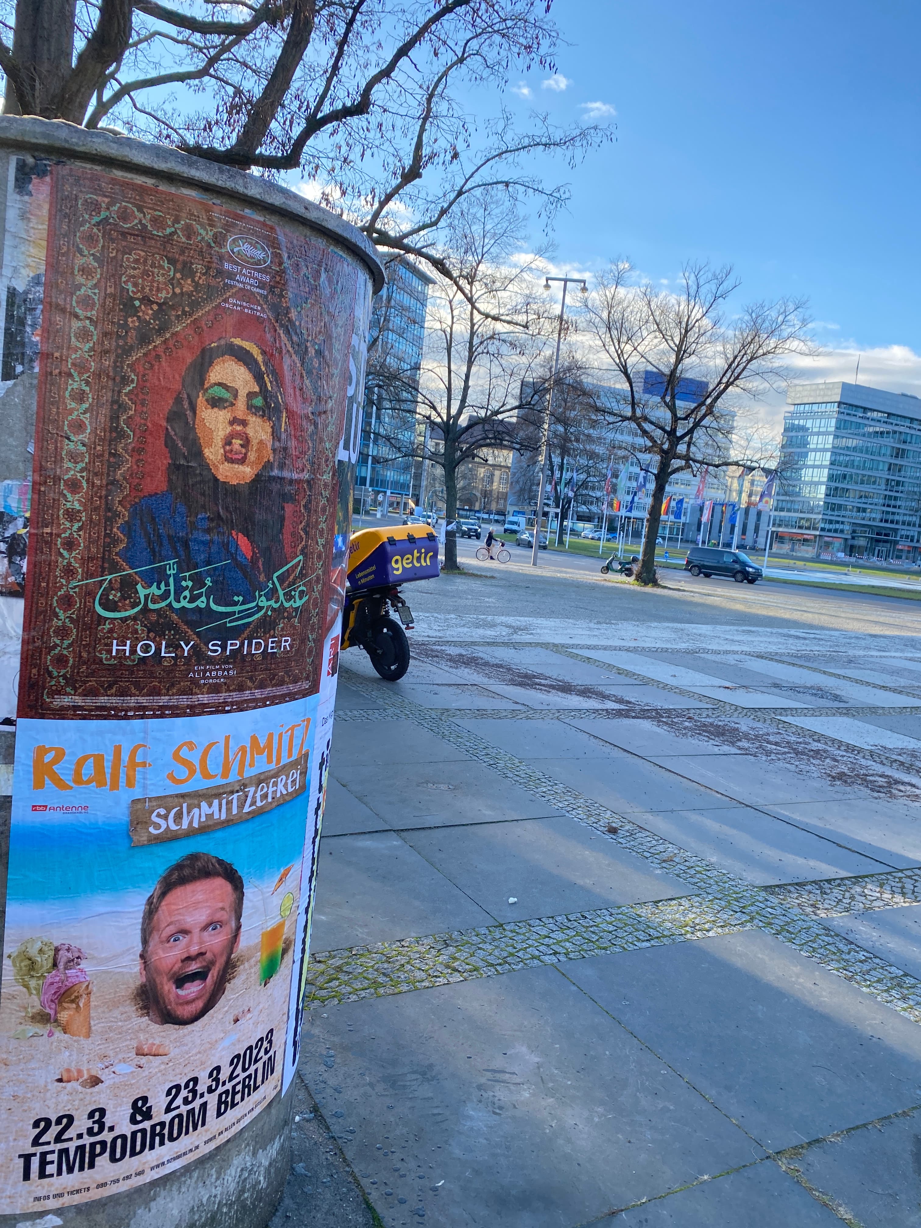Plakataushang in der Stadt